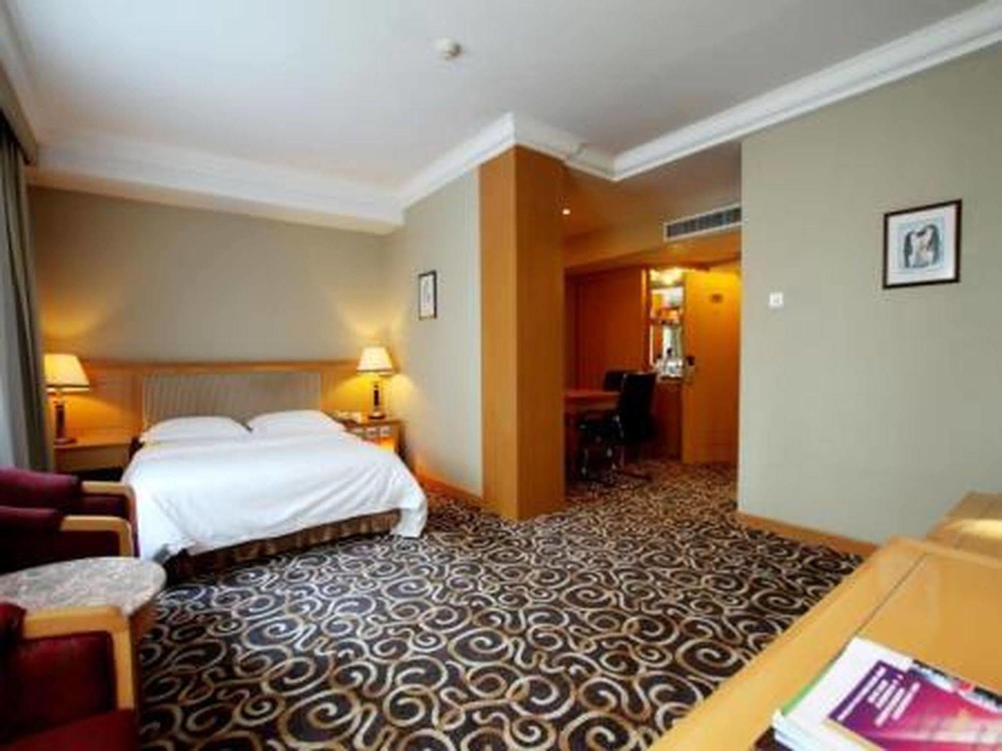 Modern Hotel Харбин Екстериор снимка